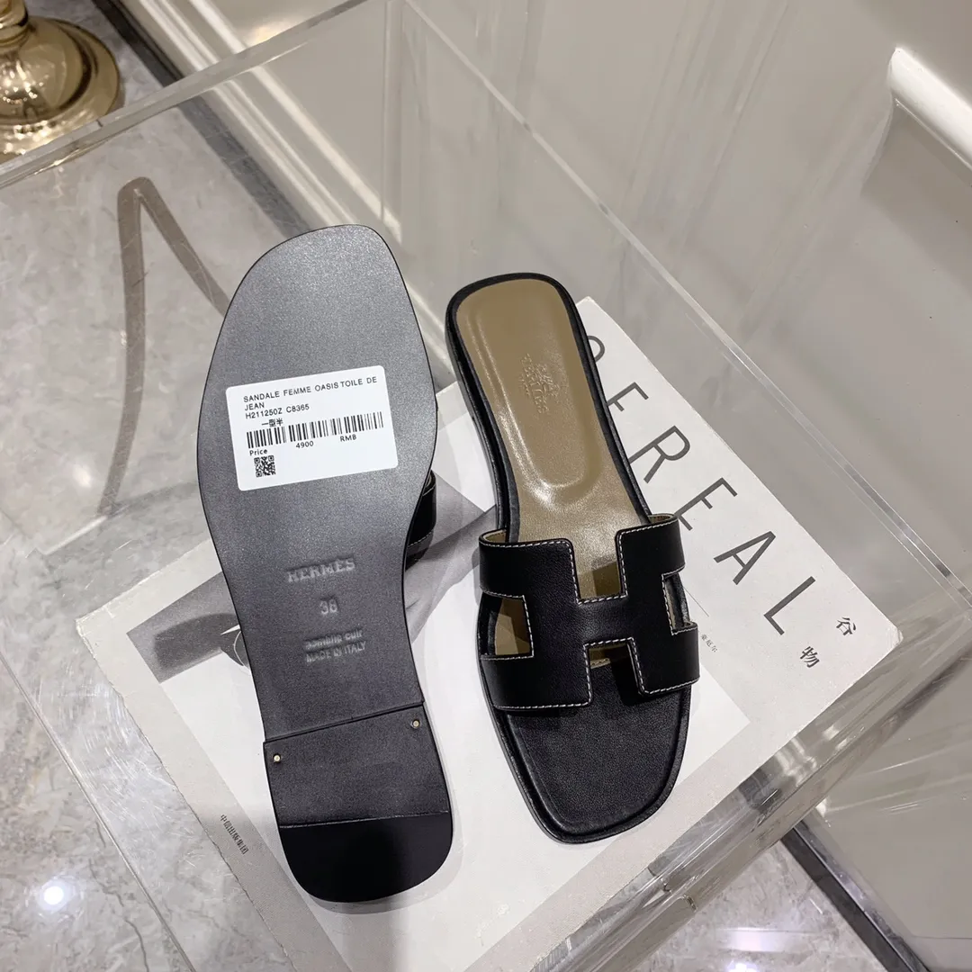 👟👟Ex-factory price 440👟👟 Hermes Hermes H slippers Oasis sandals series——————————Fashionable and versatile Super comfortable Every detail is made to the extreme Original swift calfskin Original 1:1 exclusive private mold upper/original leather outsole ▪️Packaging: Each pair of shoes comes with packaging ▪️SIZE: 35~42 (.40.41.42 customization is non-refundable and non-exchangeable)